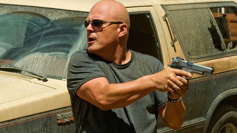 Michael Chiklis as Vic Mackey, holding a pistol in The Shield.