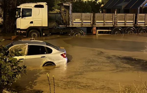 Türkiye Issues Weather Alerts for 48 Provinces as Heavy Rain Looms